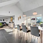 4 Bedroom Stunning In * Glesborg
