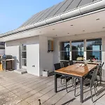 4 Bedroom Stunning In Сasa de vacaciones Glesborg