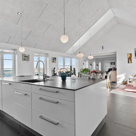 Дом отдыха 4 Bedroom Stunning In *