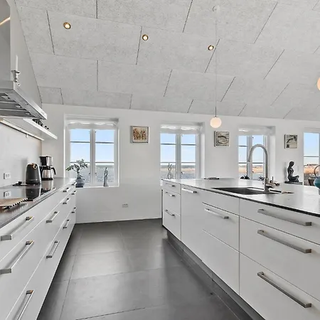 Дом отдыха 4 Bedroom Stunning In *
