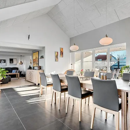 4 Bedroom Stunning In * Glesborg