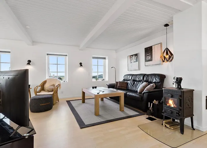 4 Bedroom Stunning In Feriehus Glesborg