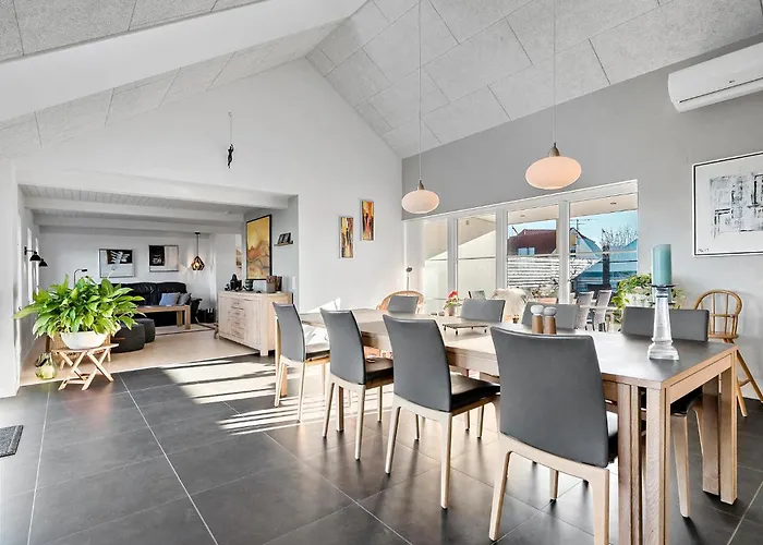 4 Bedroom Stunning In * Glesborg