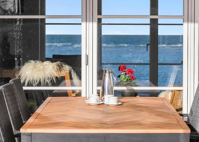 Feriehus 4 Bedroom Stunning In *